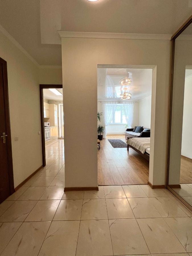 New Apartment "Family Estate" Кам'янець-Подільский Екстер'єр фото